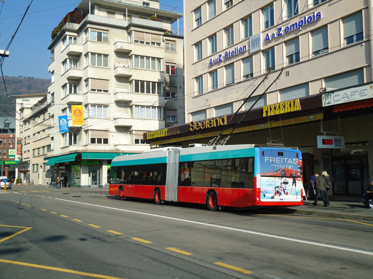 (132'787) - VB Biel - Nr. 52 - Hess/Hess Gelenktrolleybus am 9. M�rz 2011 beim Bahnhof Biel