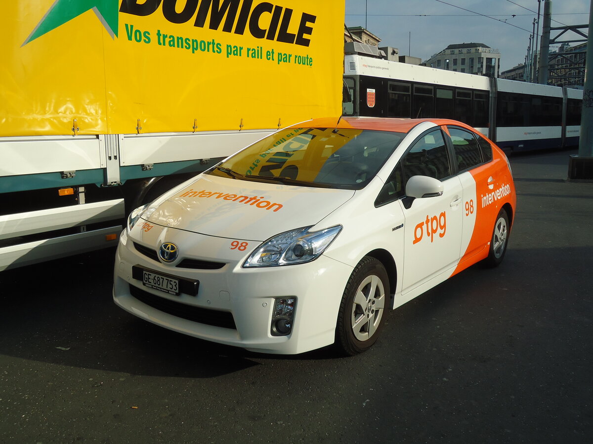 (132'802) - TPG Gen�ve - Nr. 98/GE 687'753 - Toyota am 10. M�rz 2011 beim Bahnhof Gen�ve