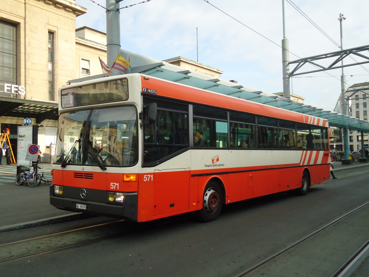 (132'811) - TPG Gen�ve - Nr. 571/GE 96'379 - Mercedes am 10. M�rz 2011 beim Bahnhof Gen�ve