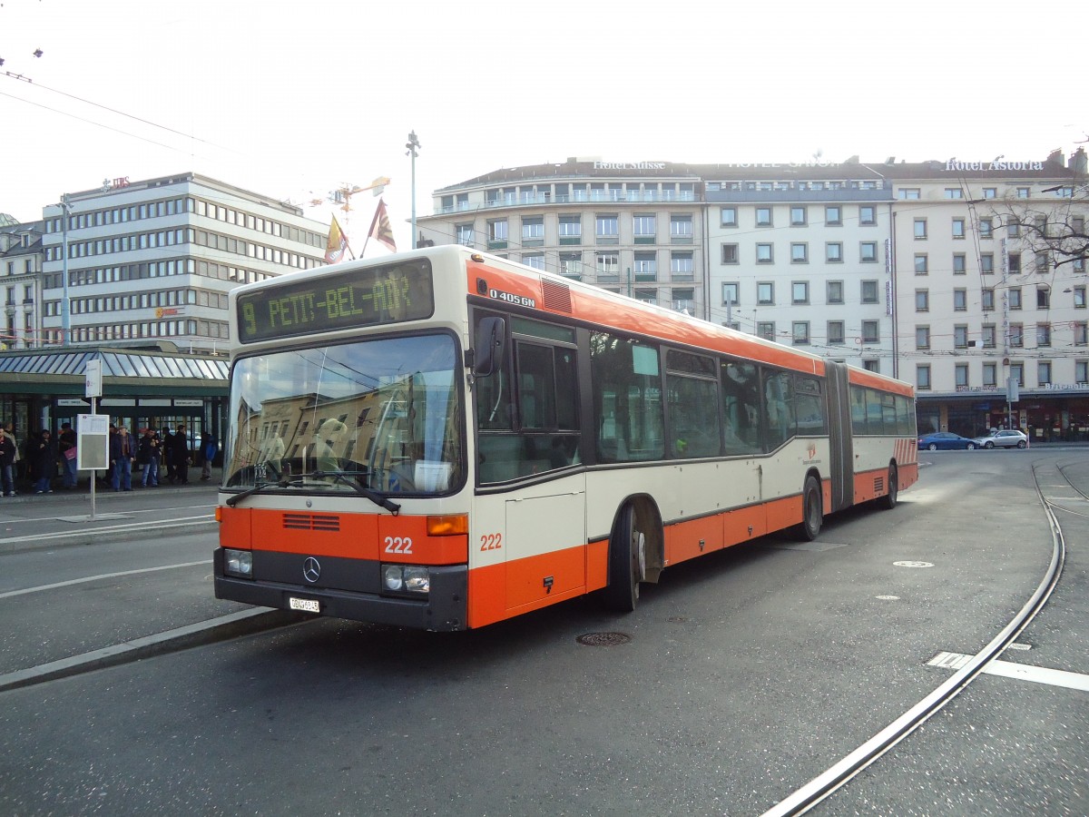 (132'824) - TPG Gen�ve - Nr. 222/GE 96'345 - Mercedes am 10. M�rz 2011 beim Bahnhof Gen�ve