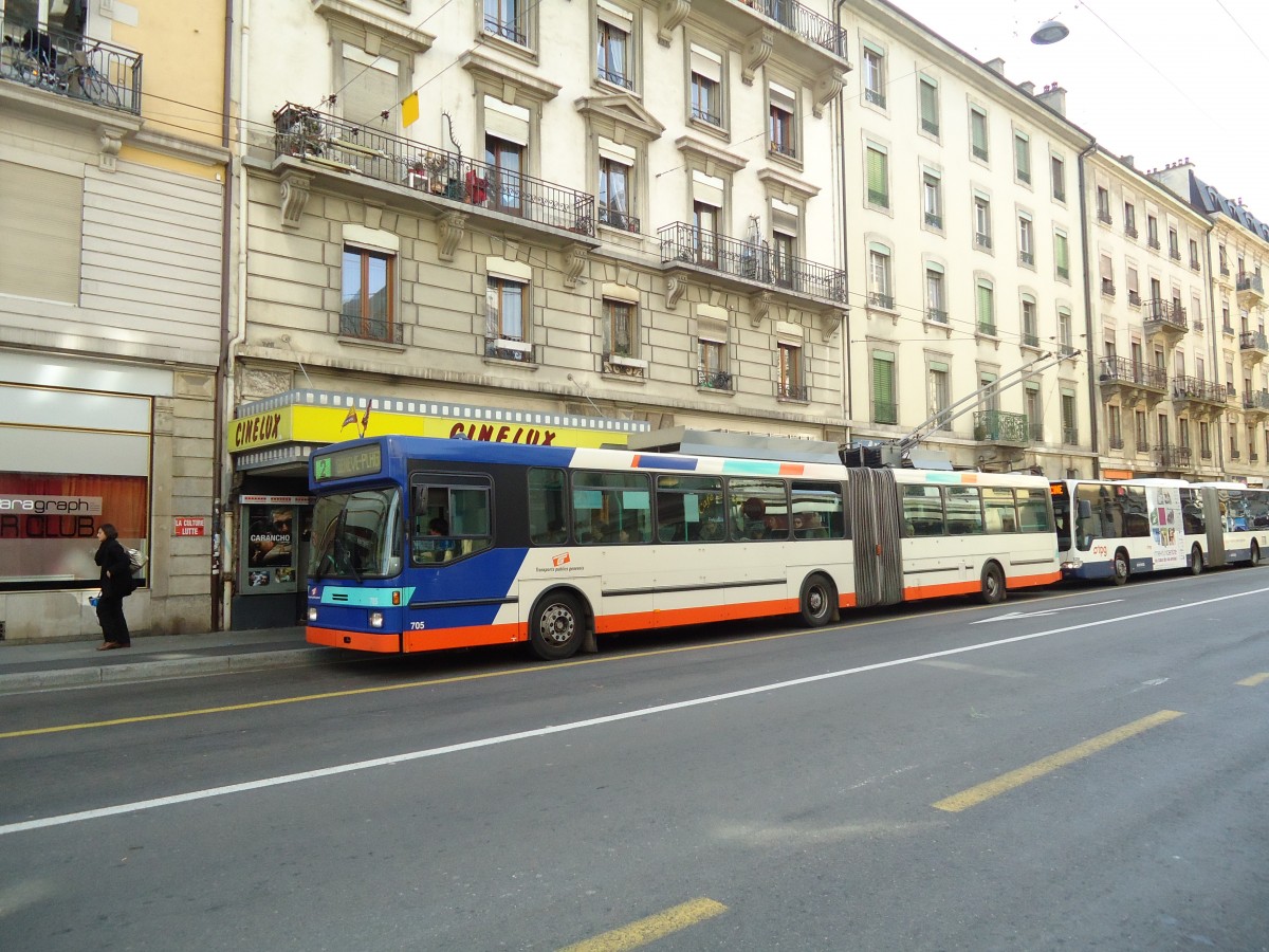 (132'863) - TPG Gen�ve - Nr. 705 - NAW/Hess Gelenktrolleybus am 10. M�rz 2011 in Gen�ve, Jonction