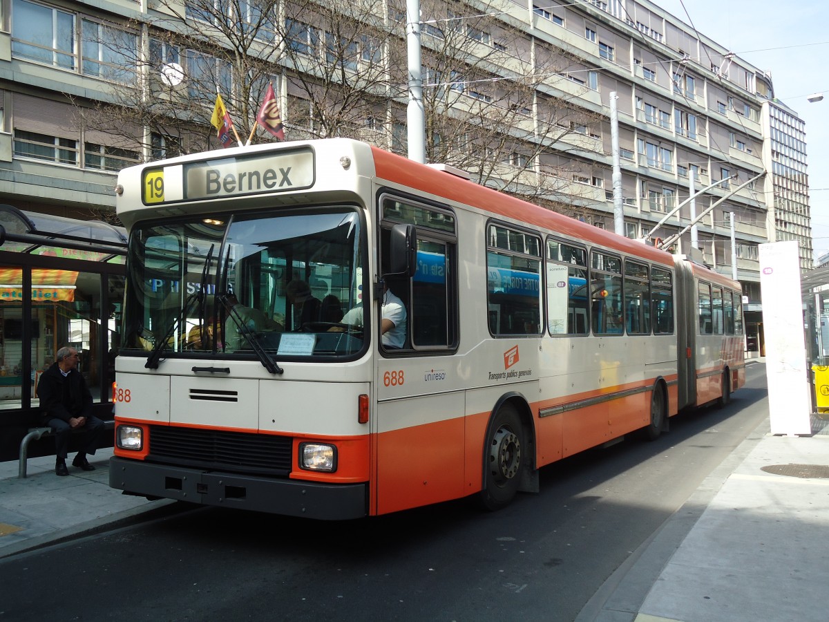 (132'873) - TPG Gen�ve - Nr. 688 - NAW/Hess Gelenktrolleybus am 10. M�rz 2011 in Gen�ve, Coutance