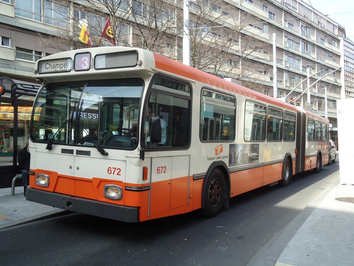 (132'879) - TPG Gen�ve - Nr. 672 - Saurer/Hess Gelenktrolleybus am 10. M�rz 2011 in Gen�ve, Coutance