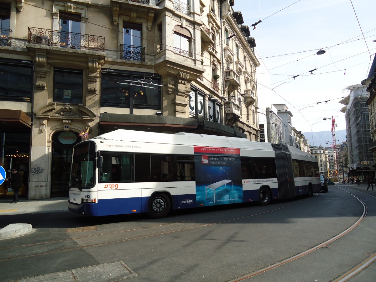 (132'896) - TPG Gen�ve - Nr. 742 - Hess/Hess Gelenktrolleybus am 10. M�rz 2011 in Gen�ve, Coutance