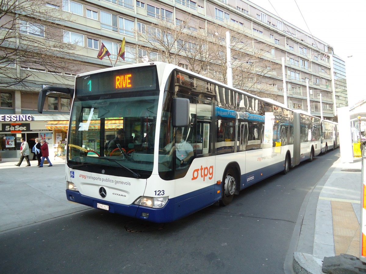 (132'897) - TPG Gen�ve - Nr. 123/GE 960'507 - Mercedes am 10. M�rz 2011 in Gen�ve, Coutance