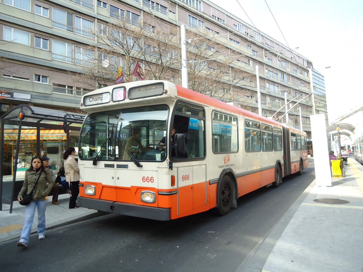 (132'899) - TPG Gen�ve - Nr. 666 - Saurer/Hess Gelenktrolleybus am 10. M�rz 2011 in Gen�ve, Coutance