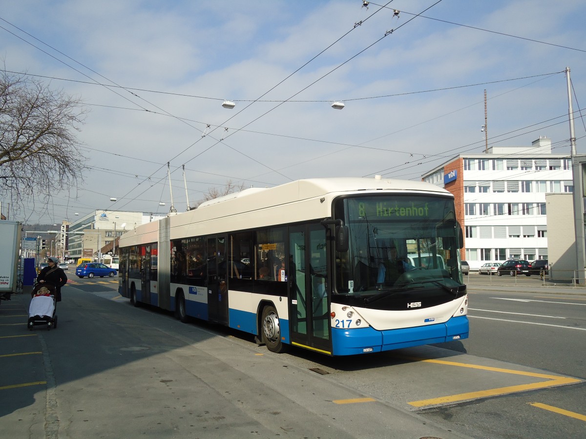 (132'987) - VBL Luzern - Nr. 217 - Hess/Hess Gelenktrolleybus am 11. M�rz 2011 in Luzern, Weinbergli