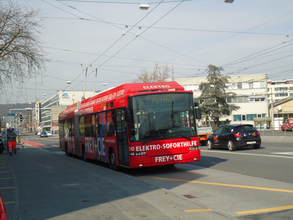 (132'998) - VBL Luzern - Nr. 210 - Hess/Hess Gelenktrolleybus am 11. M�rz 2011 in Luzern, Weinbergli