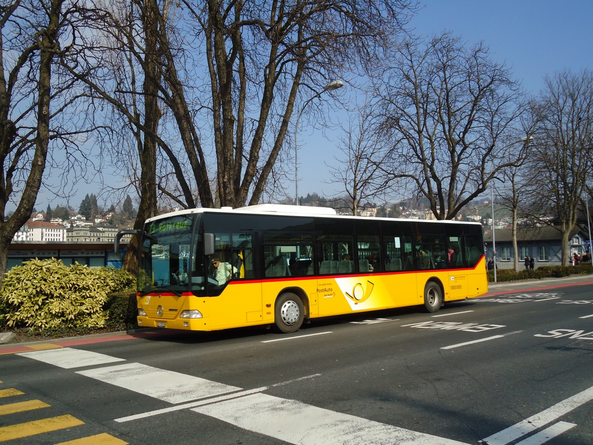 (133'032) - Bucheli, Kriens - Nr. 28/LU 15'550 - Mercedes am 11. M�rz 2011 beim Bahnhof Luzern