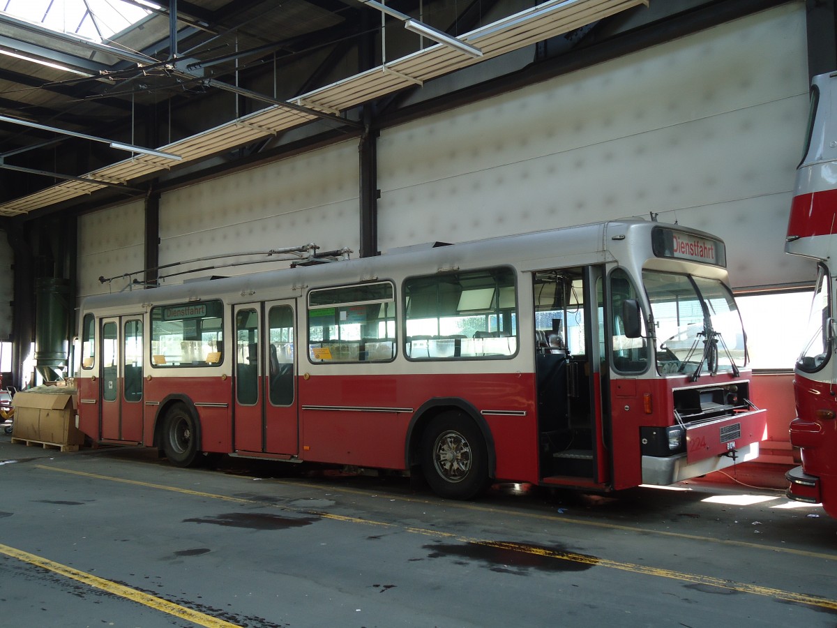 (133'089) - WV Winterthur - Nr. 224 - Volvo/T�scher Enteieser am 20. M�rz 2011 in Winterthur, Depot Gr�zefeld 