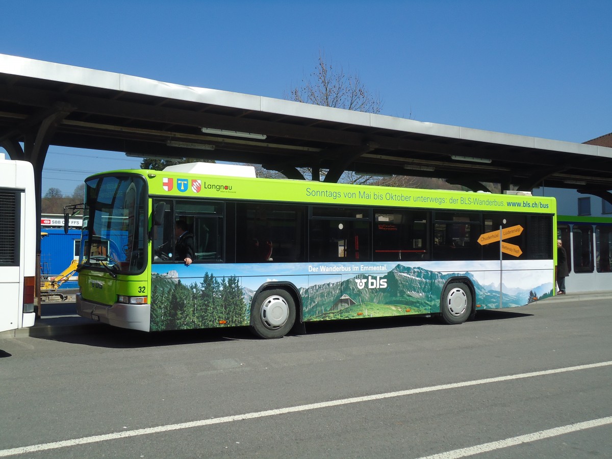 (133'140) - Busland, Burgdorf - Nr. 32/BE 567'512 - Volvo/Hess (ex AAGK Koppigen Nr. 12) am 21. M�rz 2011 beim Bahnhof Burgdorf
