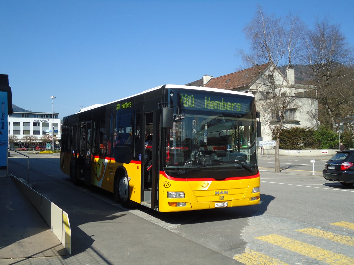 (133'153) - Postautobetreibe Unteres Toggenburg, L�tisburg - SG 15'109 - MAN am 23. M�rz 2011 beim Bahnhof Wattwil