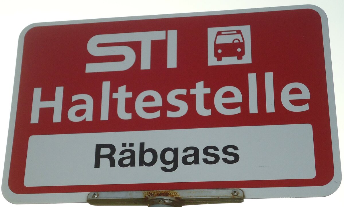 (133'310) - STI-Haltestellenschild - Thierachern, R�bgass - am 16. April 2011