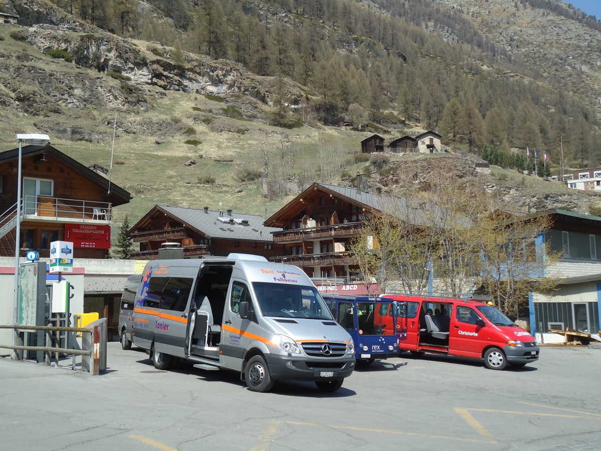 (133'385) - Follonier, Les Haud�res - VS 352'478 - Mercedes am 22. April 2011 in Zermatt, Spiss