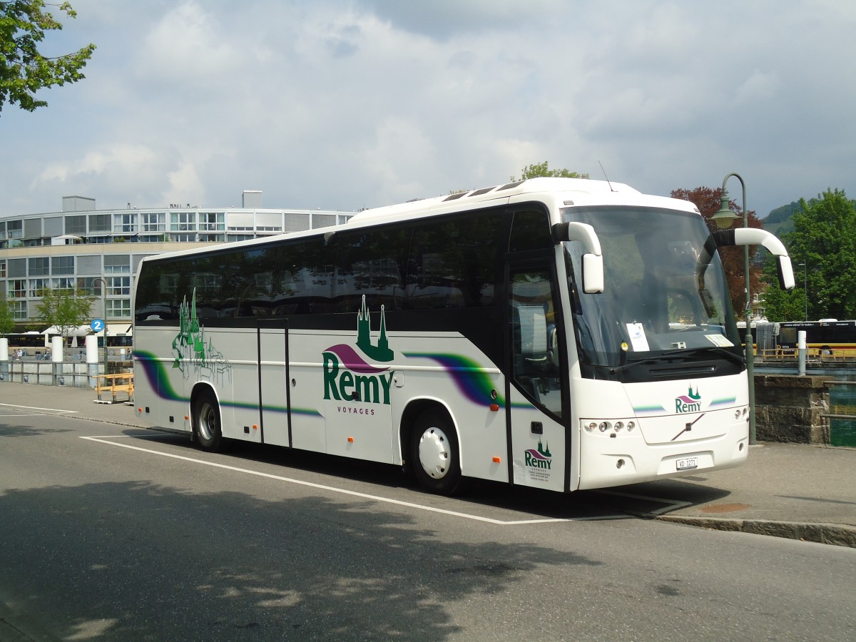 (133'485) - Remy, Lausanne - VD 1271 - Volvo am 27. April 2011 bei der Schiffl�ndte Thun