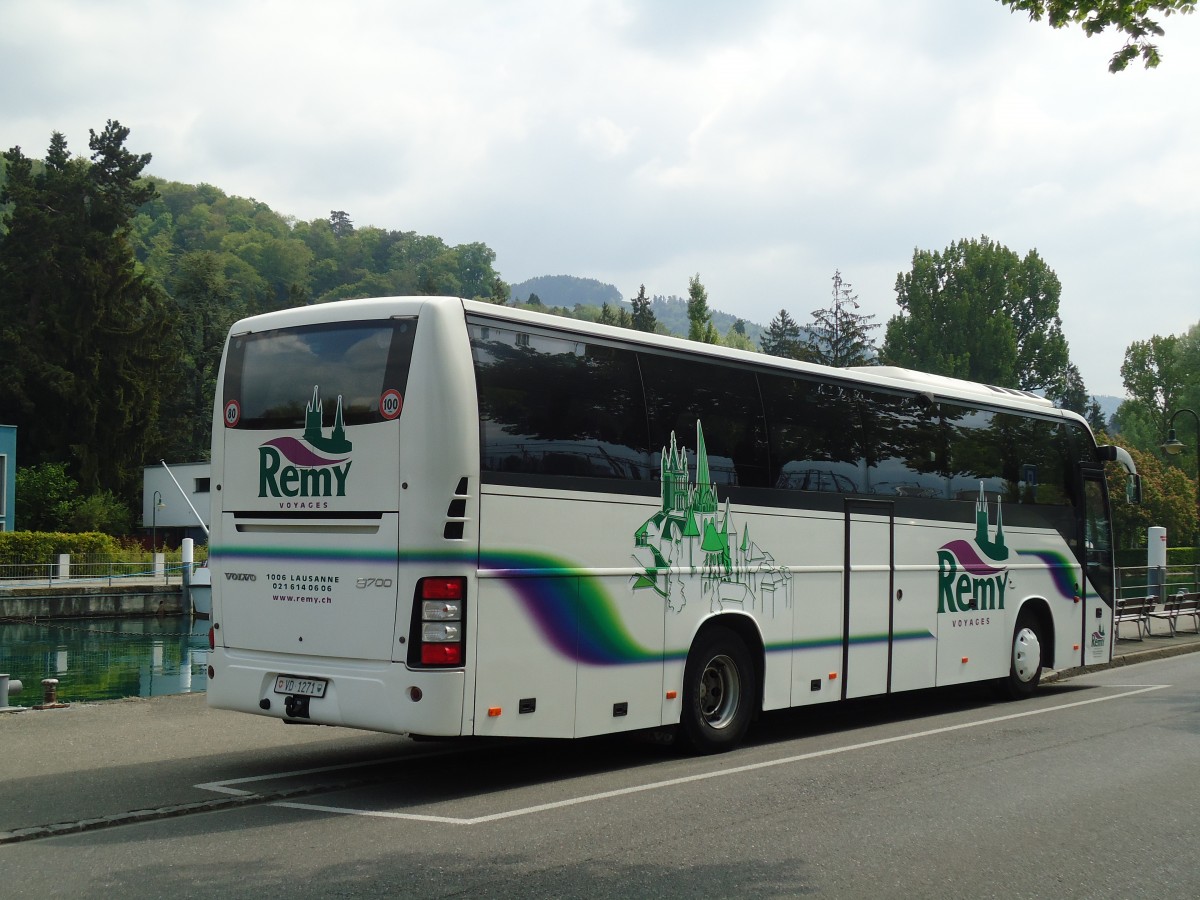 (133'486) - Remy, Lausanne - VD 1271 - Volvo am 27. April 2011 bei der Schiffl�ndte Thun