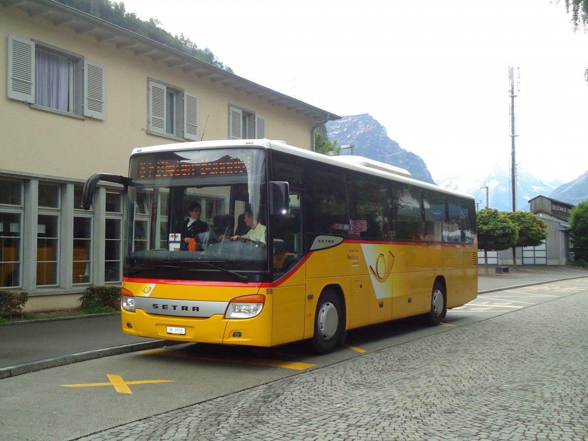 (133'590) - AAGU Altdorf - Nr. 59/UR 9358 - Setra am 14. Mai 2011 beim Bahnhof Fl�elen