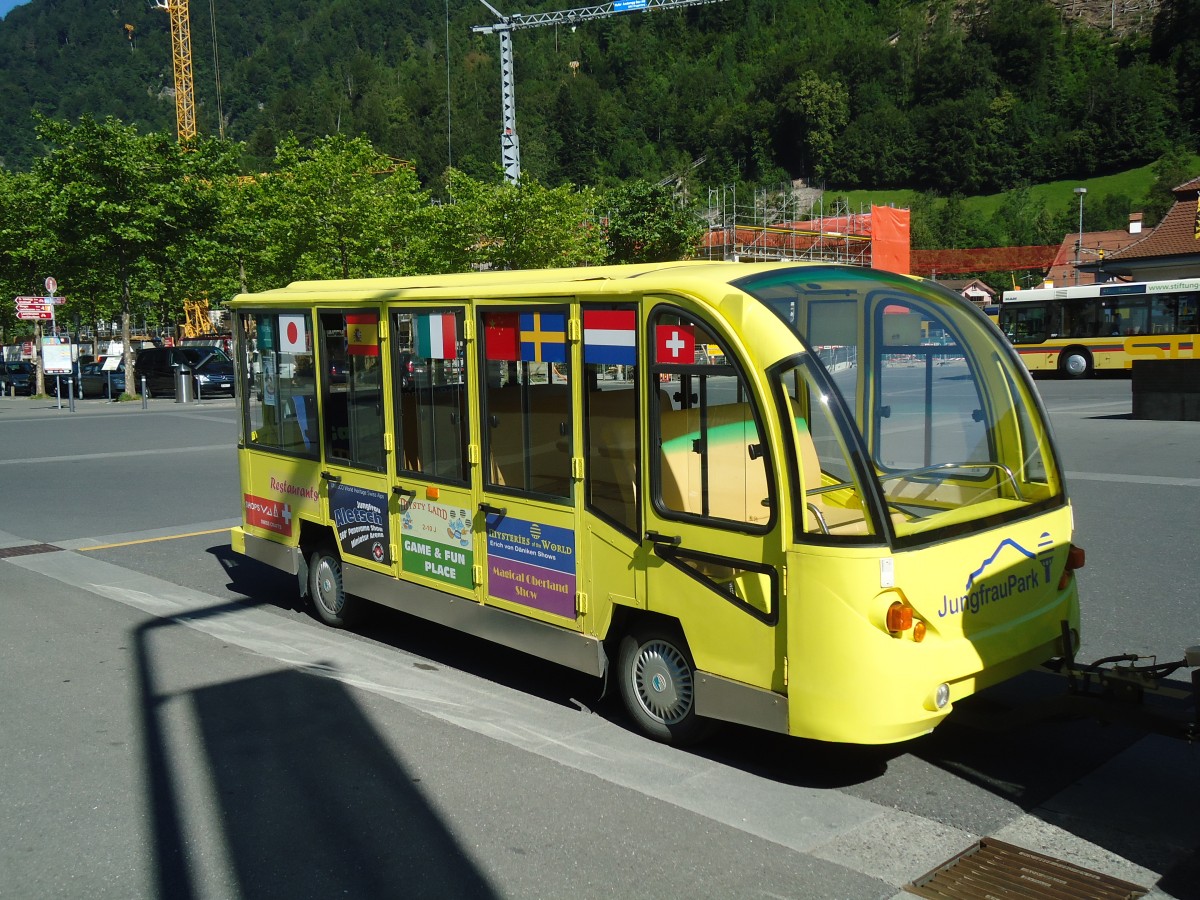 (134'671) - JungfrauPark, Matten - BE 681'188 - CMEC Personenanh�nger am 3. Juli 2011 beim Bahnhof Interlaken Ost
