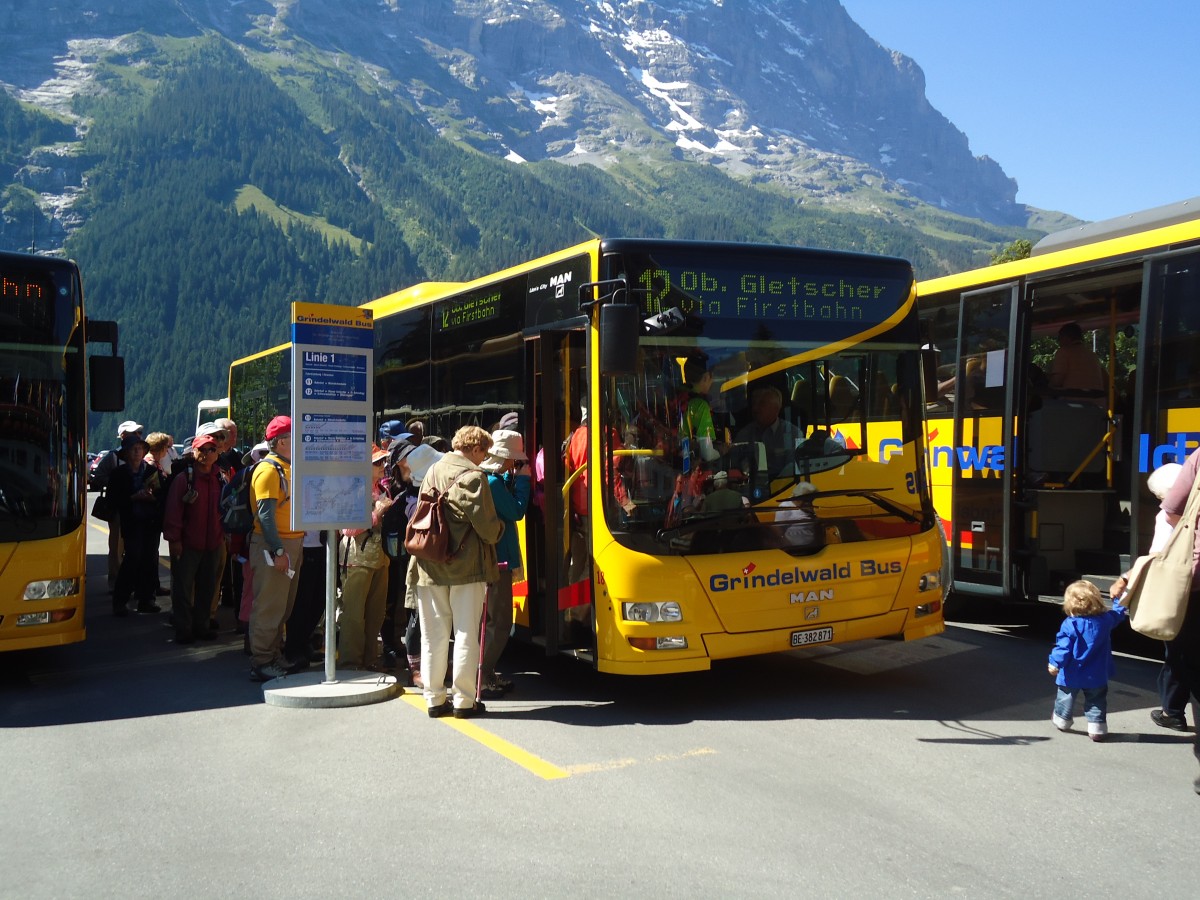 (134'677) - AVG Grindelwald - Nr. 18/BE 382'871 - MAN/G�ppel am 3. Juli 2011 beim Bahnhof Grindelwald