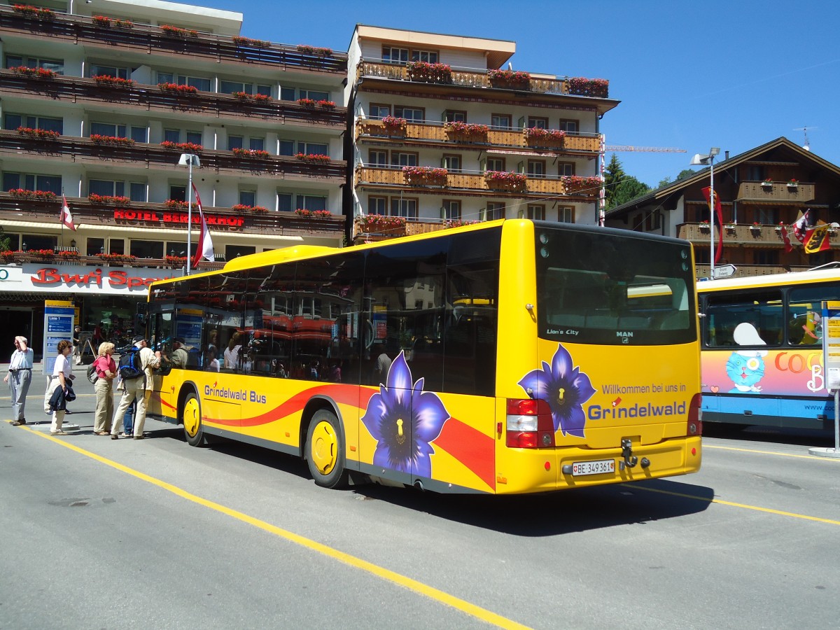 (134'746) - AVG Grindelwald - Nr. 20/BE 349'361 - MAN/G�ppel am 3. Juli 2011 beim Bahnhof Grindelwald