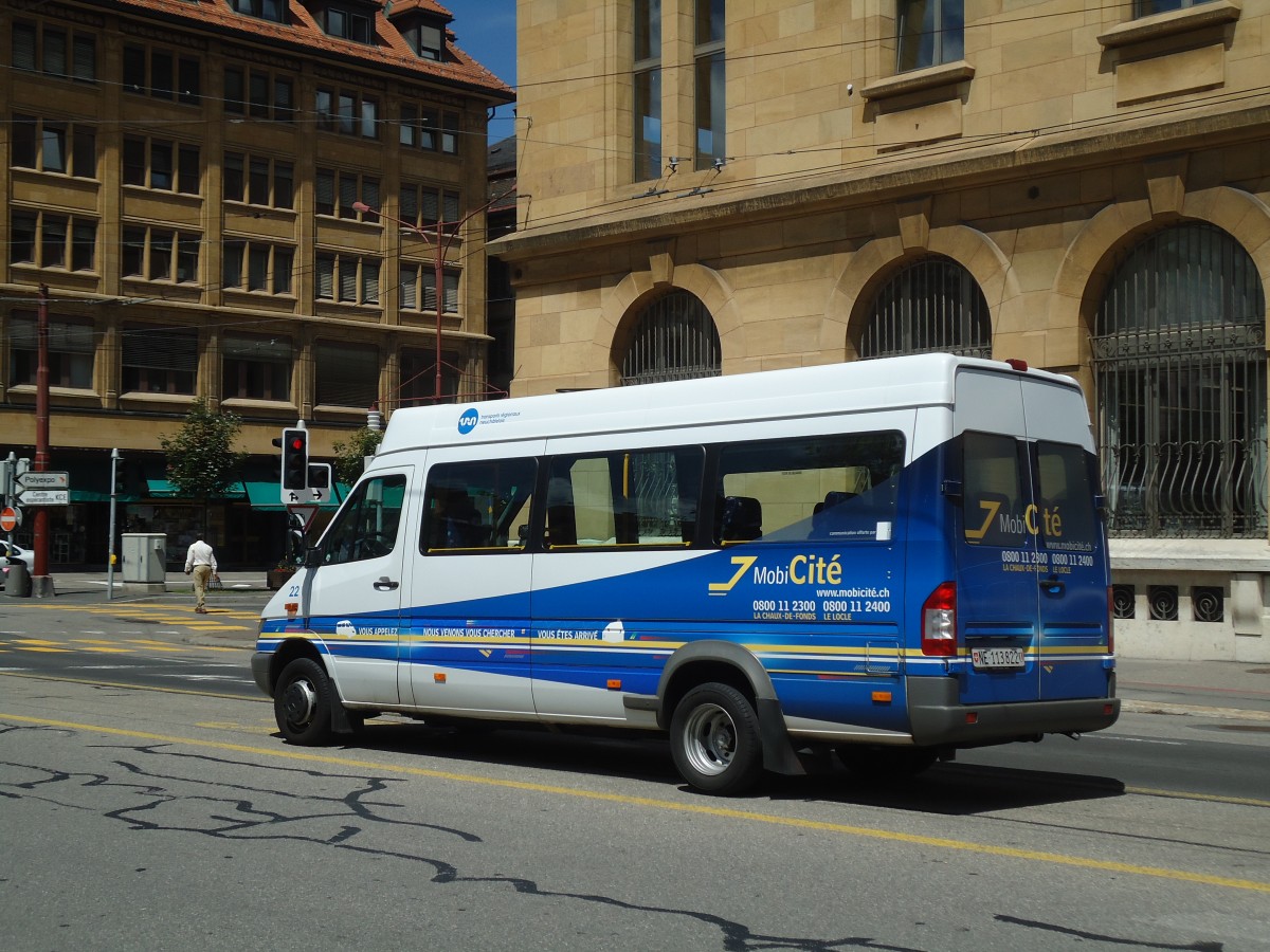 (135'017) - MobiCit�, La Chaux-de-Fonds - Nr. 22/NE 113'822 - Mercedes am 11. Juli 2011 beim Bahnhof La Chaux-de-Fonds