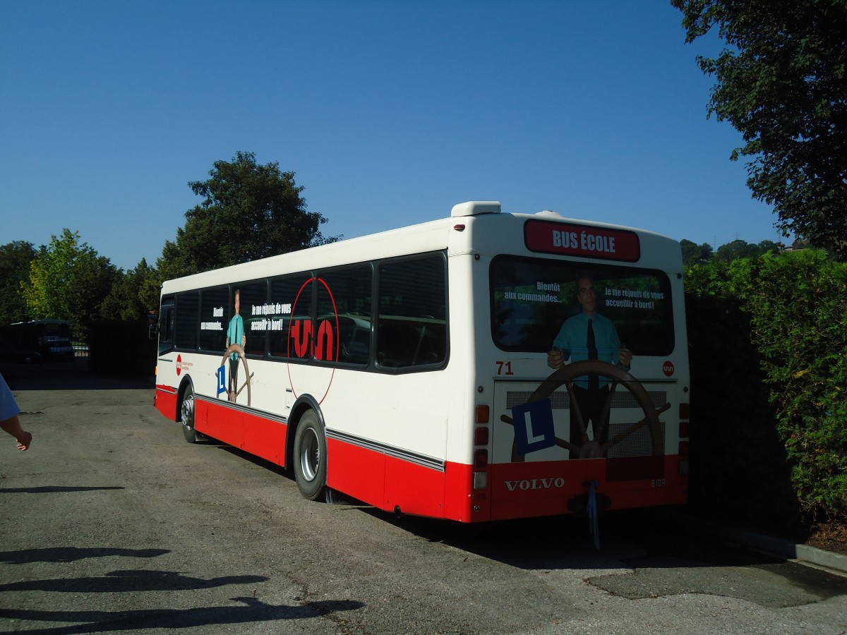 (135'565) - VR La Chaux-de-Fonds (R�trobus) - Nr. 73 - Volvo/R&J am 20. August 2011 in Moudon, R�trobus