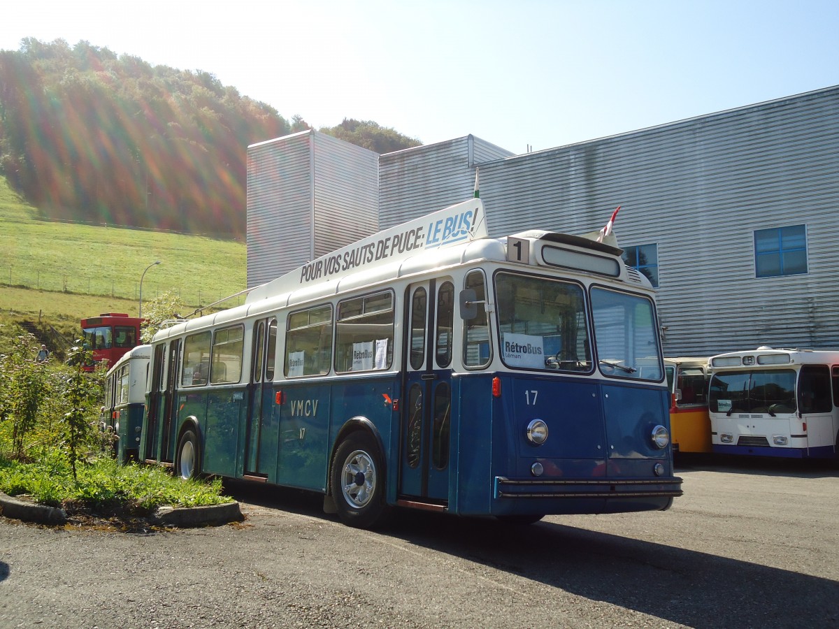 (135'566) - VMCV Clarens (R�trobus) - Nr. 17 - Berna/ACMV Trolleybus am 20. August 2011 in Moudon, R�trobus