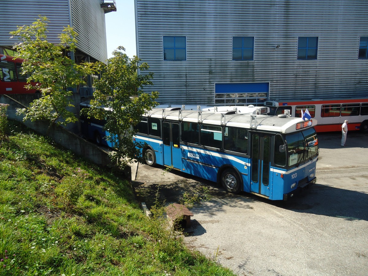 (135'626) - VBL Luzern (R�trobus) - Nr. 103 - Volvo/Hess am 20. August 2011 in Moudon, R�trobus