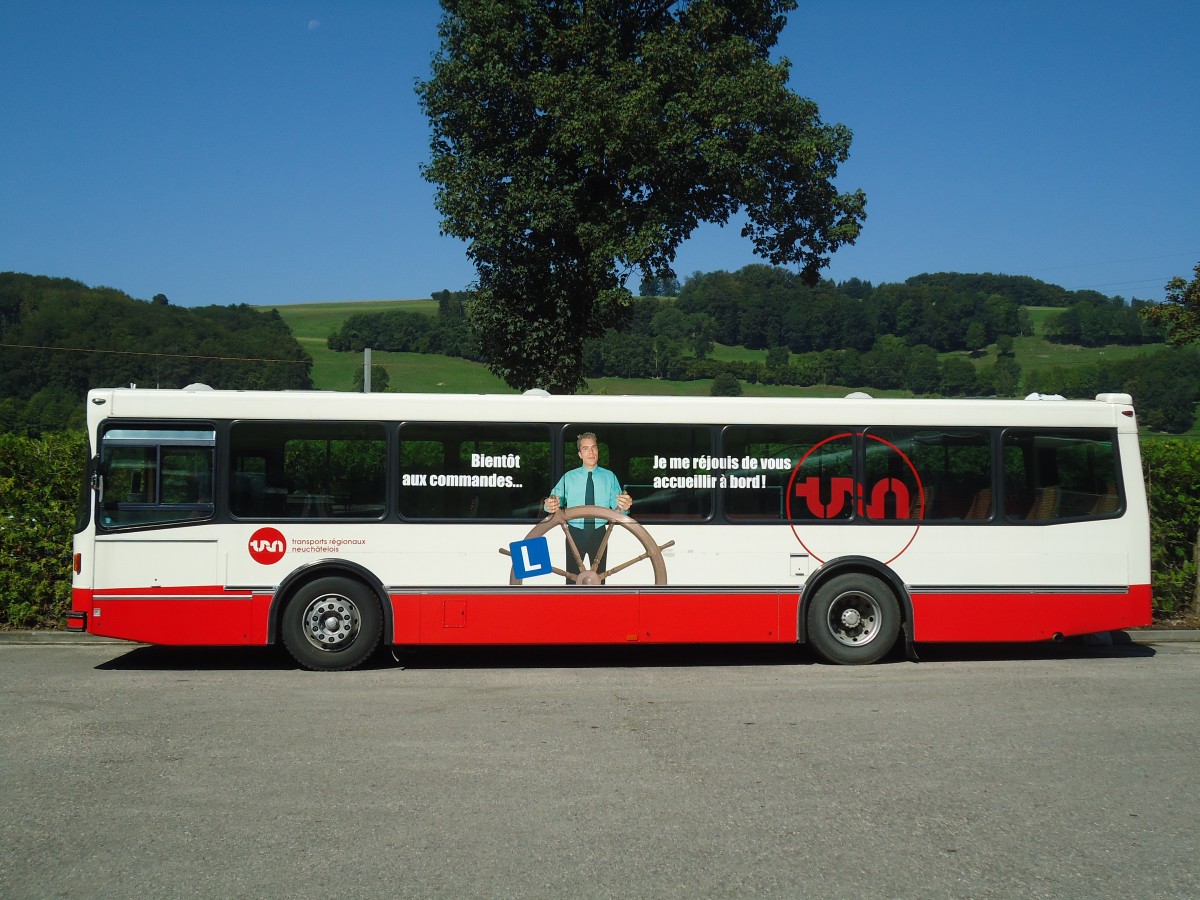 (135'633) - VR La Chaux-de-Fonds (R�trobus) - Nr. 73 - Volvo/R&J am 20. August 2011 in Moudon, R�trobus