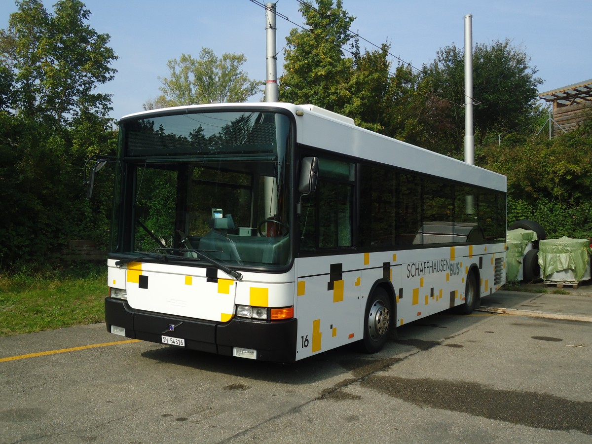 (136'060) - SB Schaffhausen - Nr. 16/SH 54'316 - Volvo/Hess (ex ASPL Losone; ex LVB Lenk; ex RTB altst�tten Nr. 12) am 25. September 2011 in Schaffhausen, Busdepot VBSH
