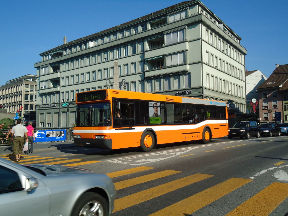 (136'256) - Sch�rf, Burgdorf - Nr. 9/BE 711'367 - Neoplan (ex AOT Amriswil Nr. 9; ex SBC Chur Nr. 3) am 1. Oktober 2011 in Thun, Bahnhofbr�cke 