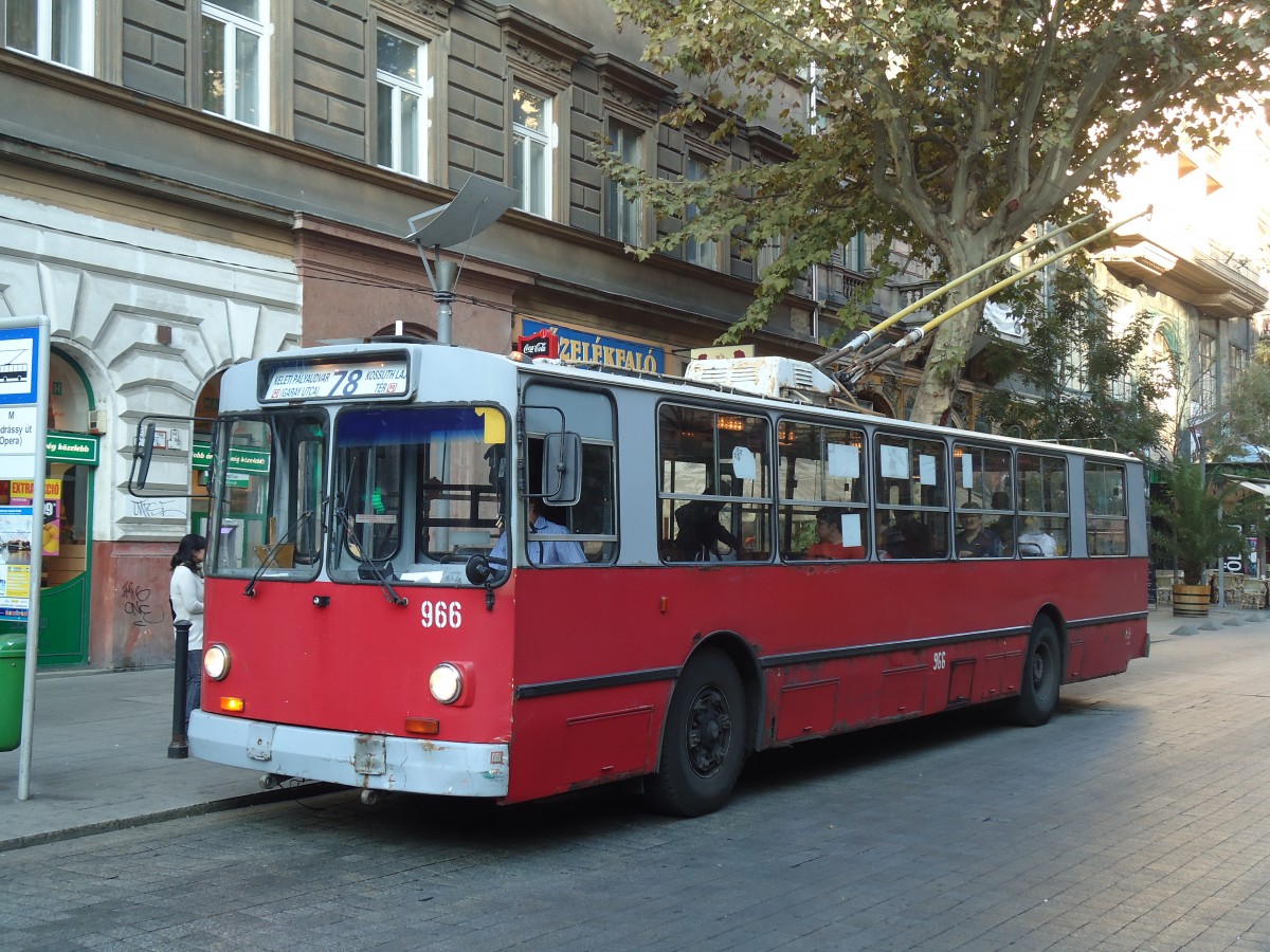 (136'271) - BKV Budapest - Nr. 966 - ZiU Trolleybus am 3. Oktober 2011 in Budapest, M Andr�ssy �t (Opera)