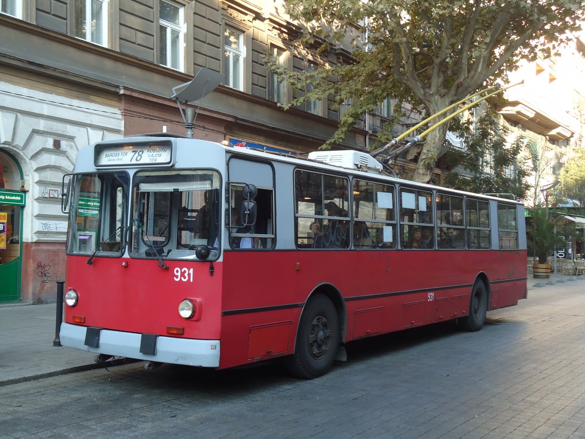 (136'275) - BKV Budapest - Nr. 931 - ZiU Trolleybus am 3. Oktober 2011 in Budapest, M Andr�ssy �t (Opera)