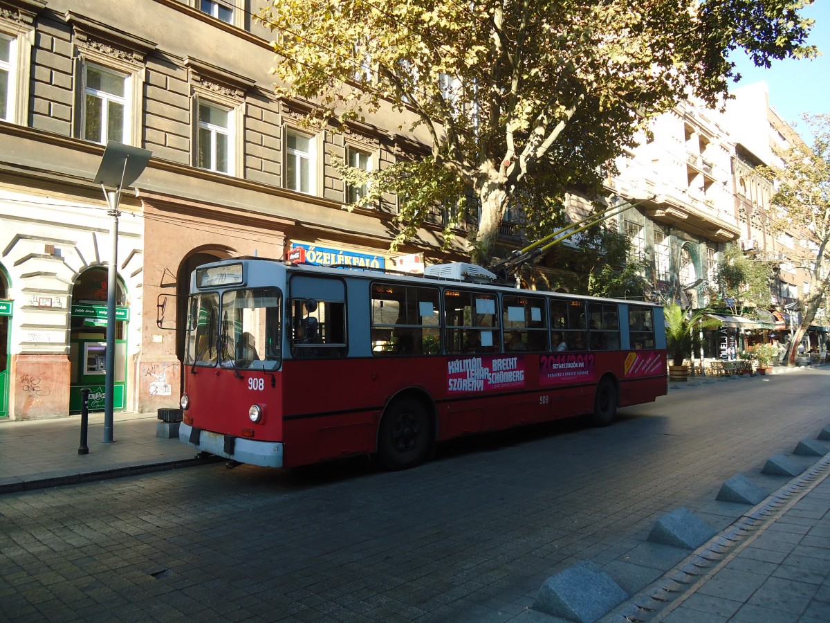 (136'286) - BKV Budapest - Nr. 908 - ZiU Trolleybus am 3. Oktober 2011 in Budapest, M Andr�ssy �t (Opera)