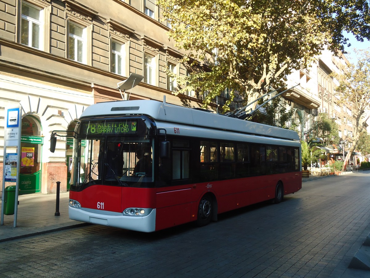 (136'287) - BKV Budapest - Nr. 611 - Ganz-Skoda Trolleybus am 3. Oktober 2011 in Budapest, M Andr�ssy �t (Opera)