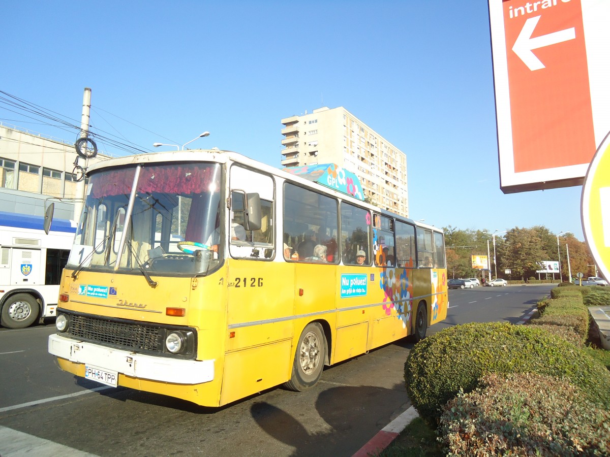 (136'415) - RAPT Ploiesti - Nr. 2126/PH 64 TPP - Ikarus am 5. Oktober 2011 beim Bahnhof Ploiesti S�d