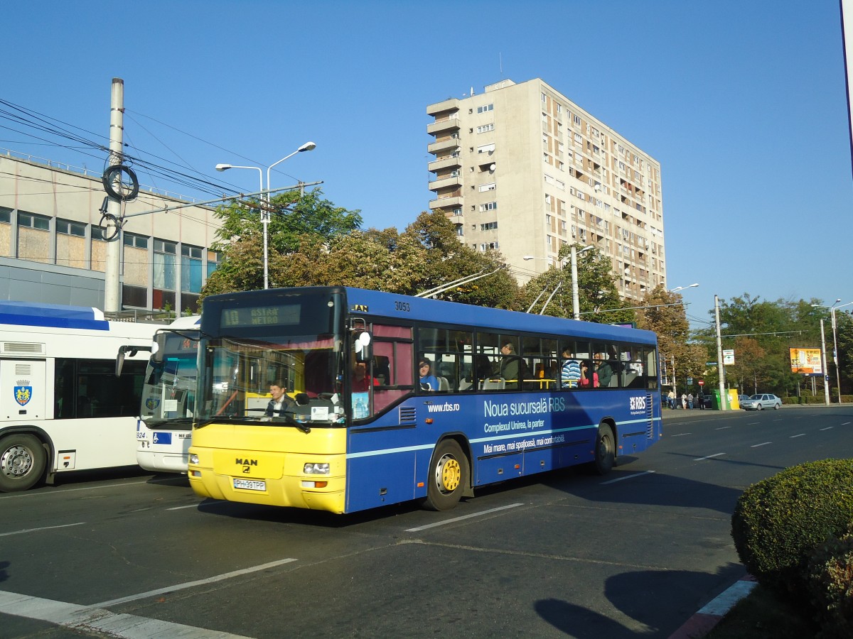 (136'425) - RATP Ploiesti - Nr. 3053/PH 39 TPP - MAN am 5. Oktober 2011 beim Bahnhof Ploiesti S�d