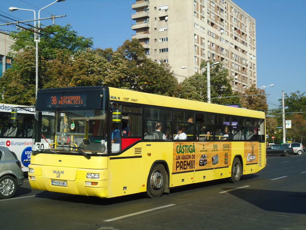 (136'450) - RATP Ploiesti - Nr. 3067/PH 09 NWJ - MAN am 5. Oktober 2011 beim Bahnhof Ploiesti S�d