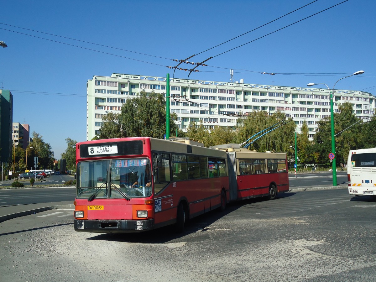 (136'469) - RAT Brasov - Nr. 813/BV 00'082 - Gr�f&Stift Gelenktrolleybus (ex IVB Innsbruck/A Nr. 813) am 5. Oktober 2011 in Brasov, Saturn