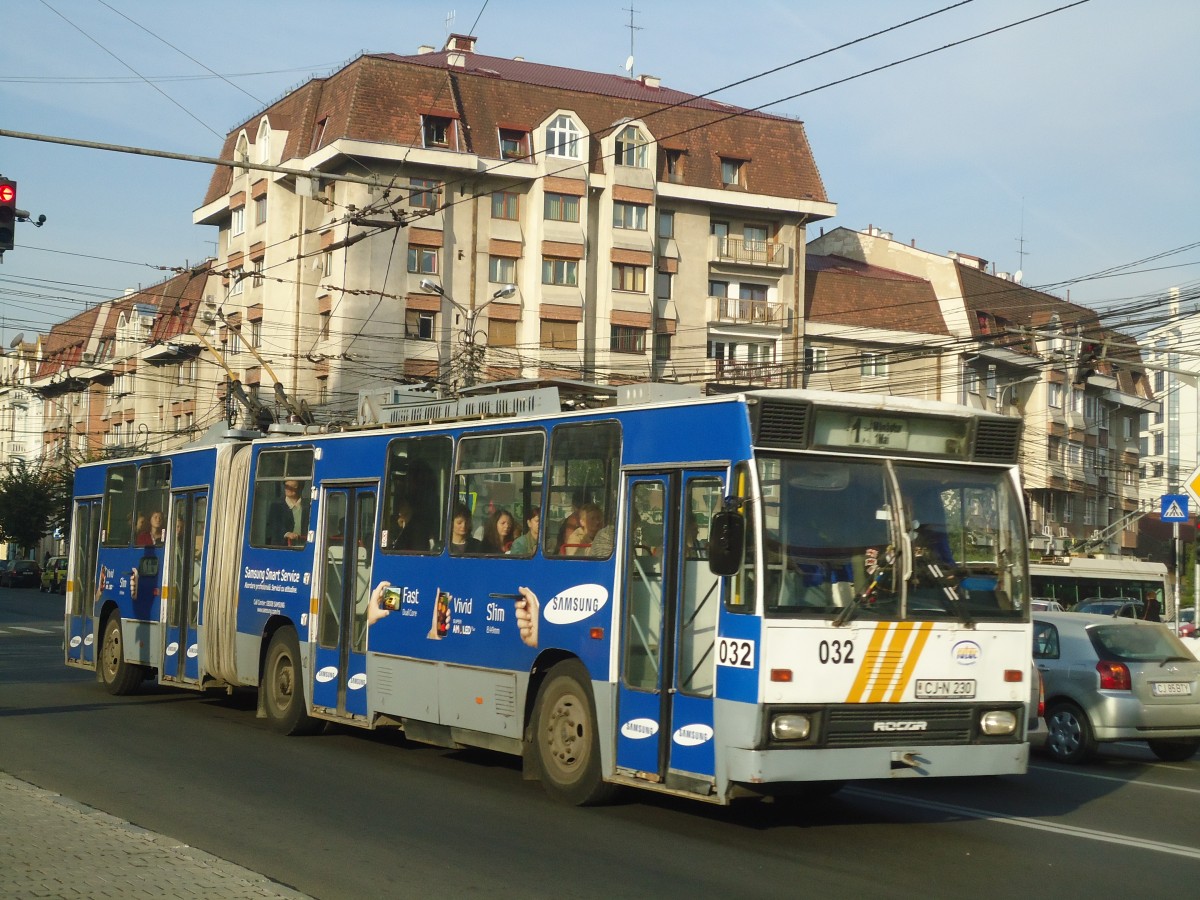 (136'521) - Ratuc, Cluj-Napoca - Nr. 32/CJ-N 230 - Rocar Gelenktrolleybus am 6. Oktober 2011 in Cluj-Napoca