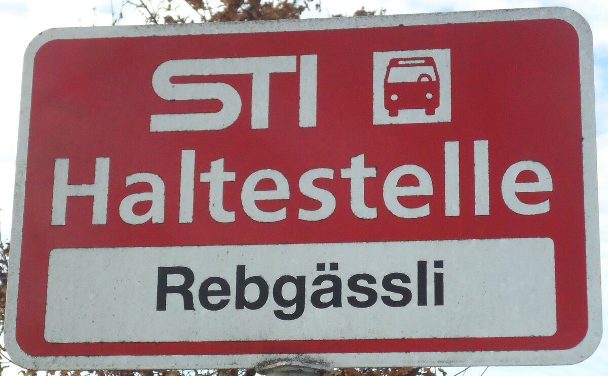 (136'766) - STI-Haltestellenschild - Thun, Rebg�ssli - am 20. November 2011
