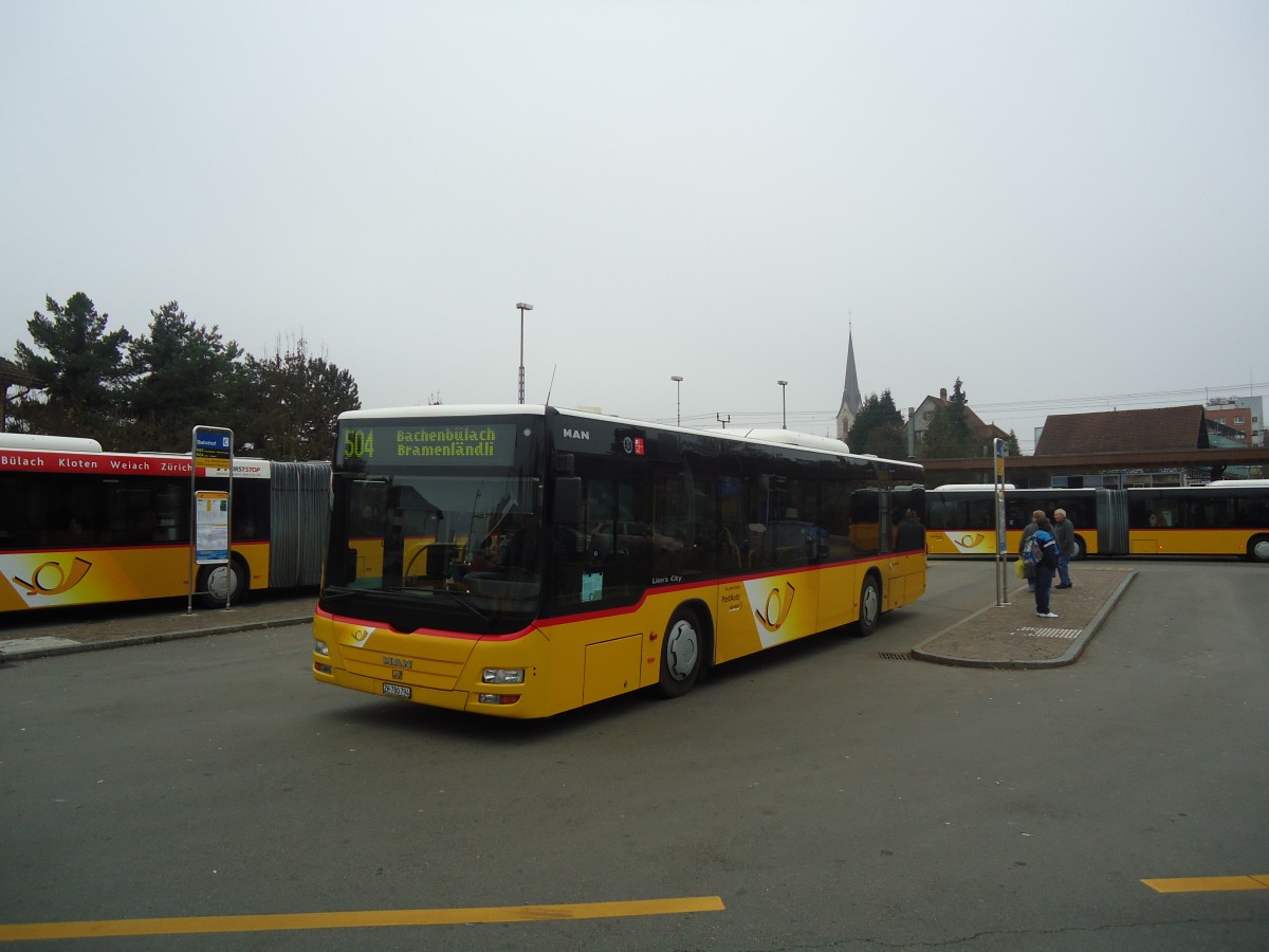(136'968) - PostAuto Z�rich - Nr. 211/ZH 780'794 - MAN (ex Nr. 8) am 24. November 2011 beim Bahnhof B�lach