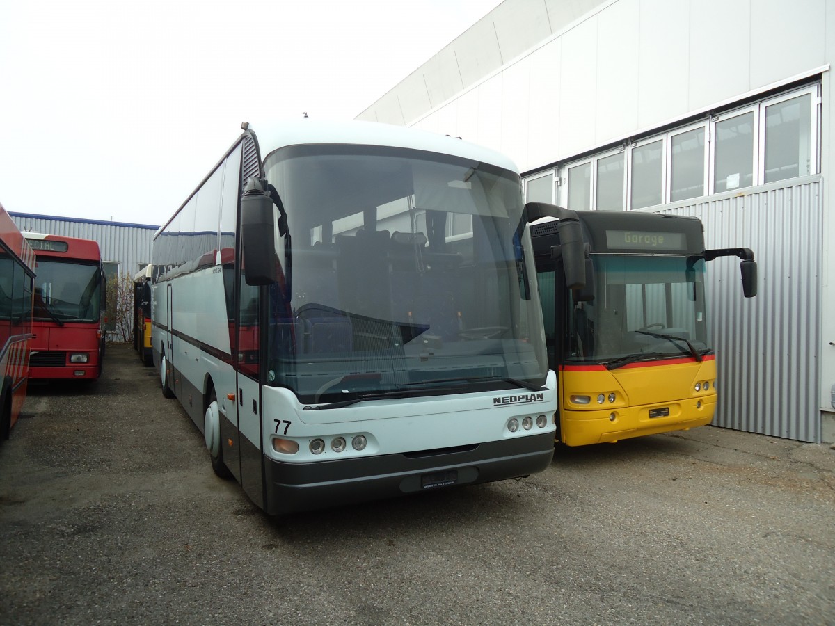 (137'017) - Dupraz, Gen�ve - Nr. 77 - Neoplan am 26. November 2011 in Biel, Rattinbus