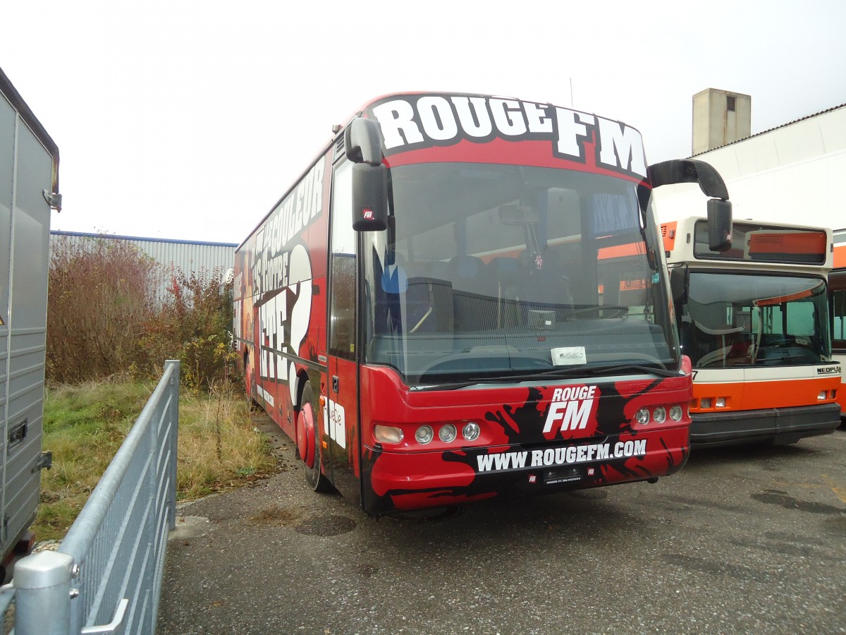 (137'023) - Helv�Cie, Satigny - Neoplan am 26. November 2011 in Biel, Rattinbus