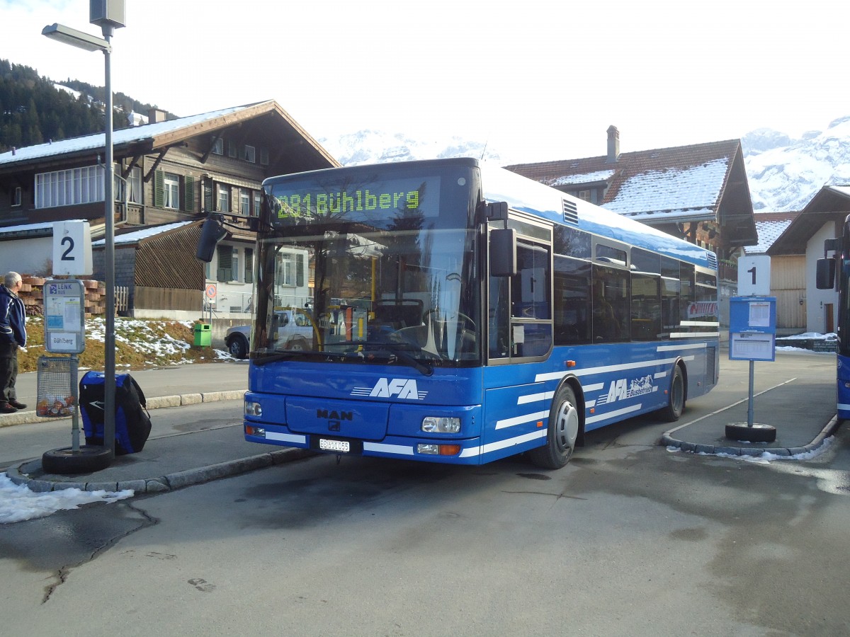 (137'181) - AFA Adelboden - Nr. 55/BE 611'055 - MAN/G�ppel am 11. Dezember 2011 beim Bahnhof Lenk