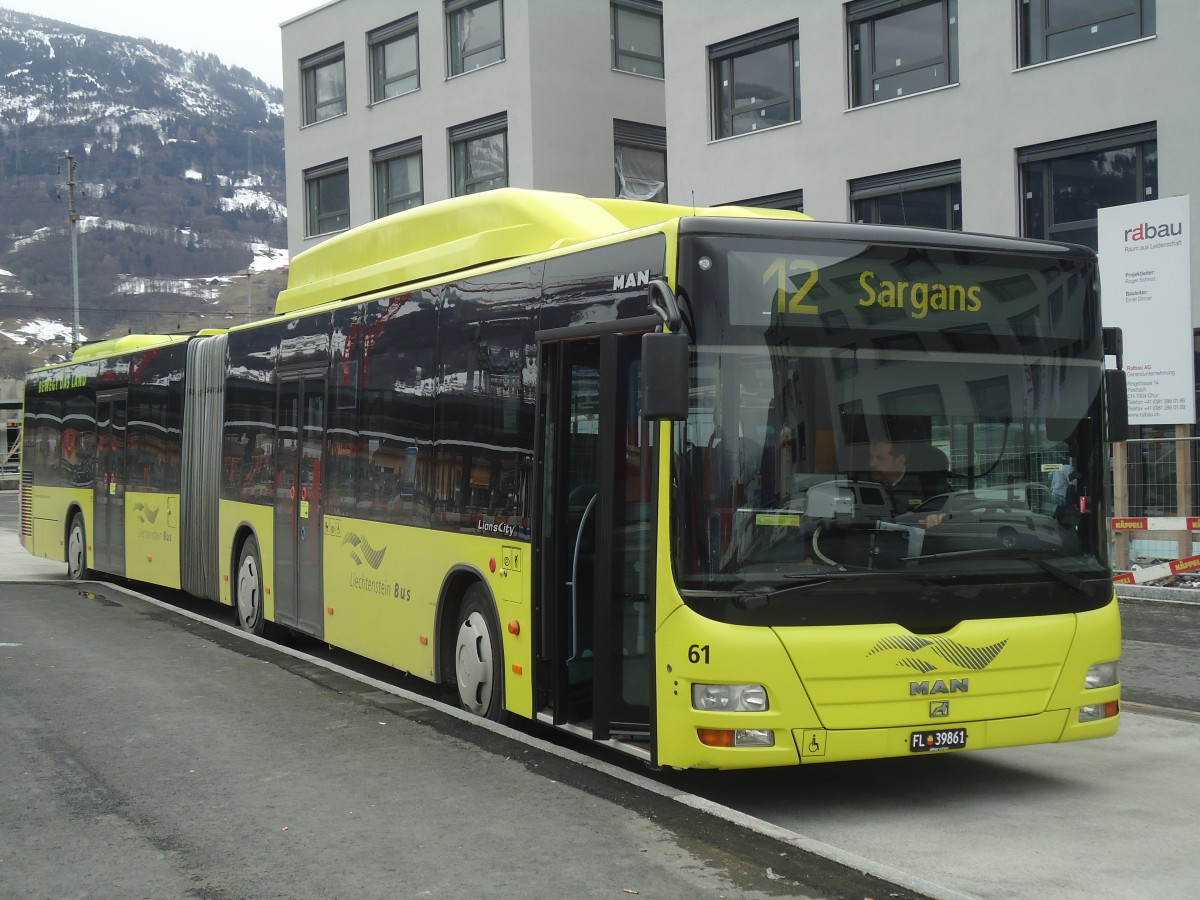(137'941) - Aus Liechtenstein: LBA Vaduz - Nr. 61/FL 39'861 - MAN (ex Matt, Mauren Nr. 17) am 5. M�rz 2012 beim Bahnhof Sargans