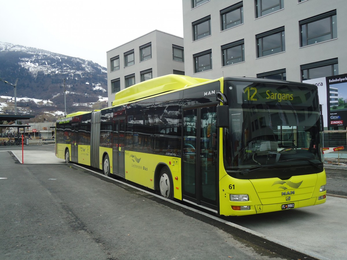 (137'942) - Aus Liechtenstein: LBA Vaduz - Nr. 61/FL 39'861 - MAN (ex Matt, Mauren Nr. 17) am 5. M�rz 2012 beim Bahnhof Sargans
