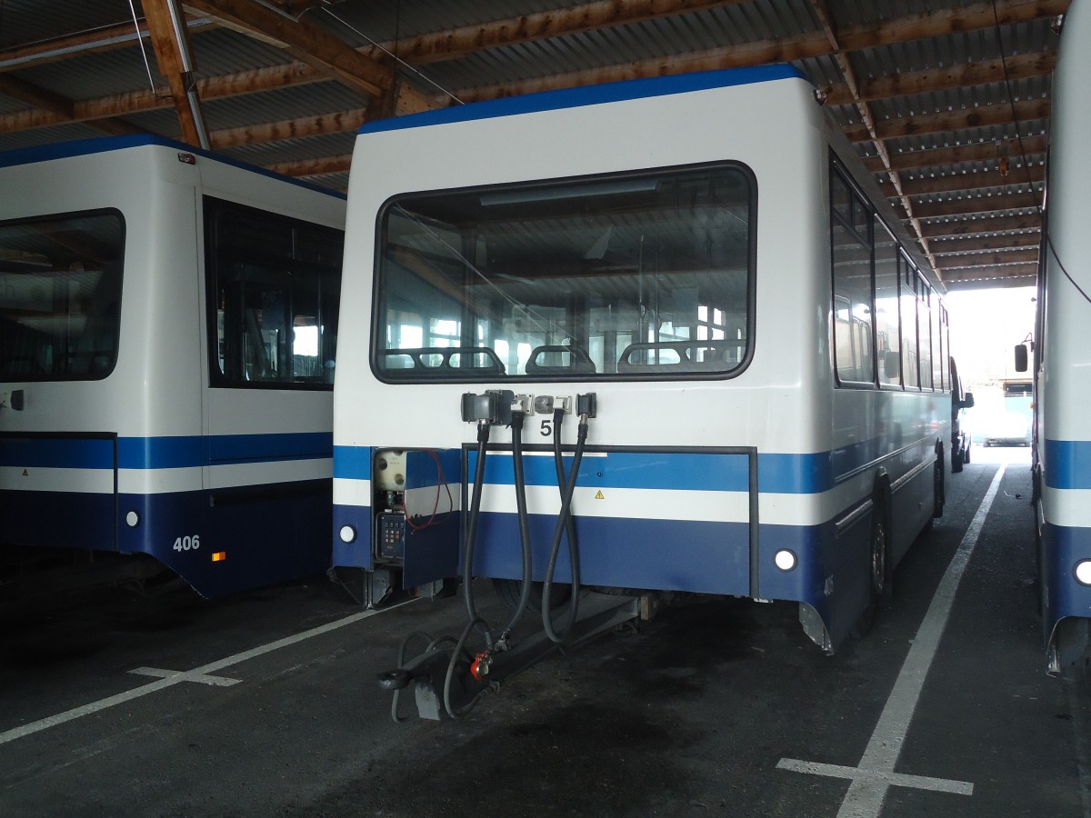 (138'035) - ZVB Zug - Nr. 405/ZG 82'545 - Lanz+Marti/Hess Personenanh�nger (ex Nr. 105) am 6. M�rz 2012 in Zug, Garage