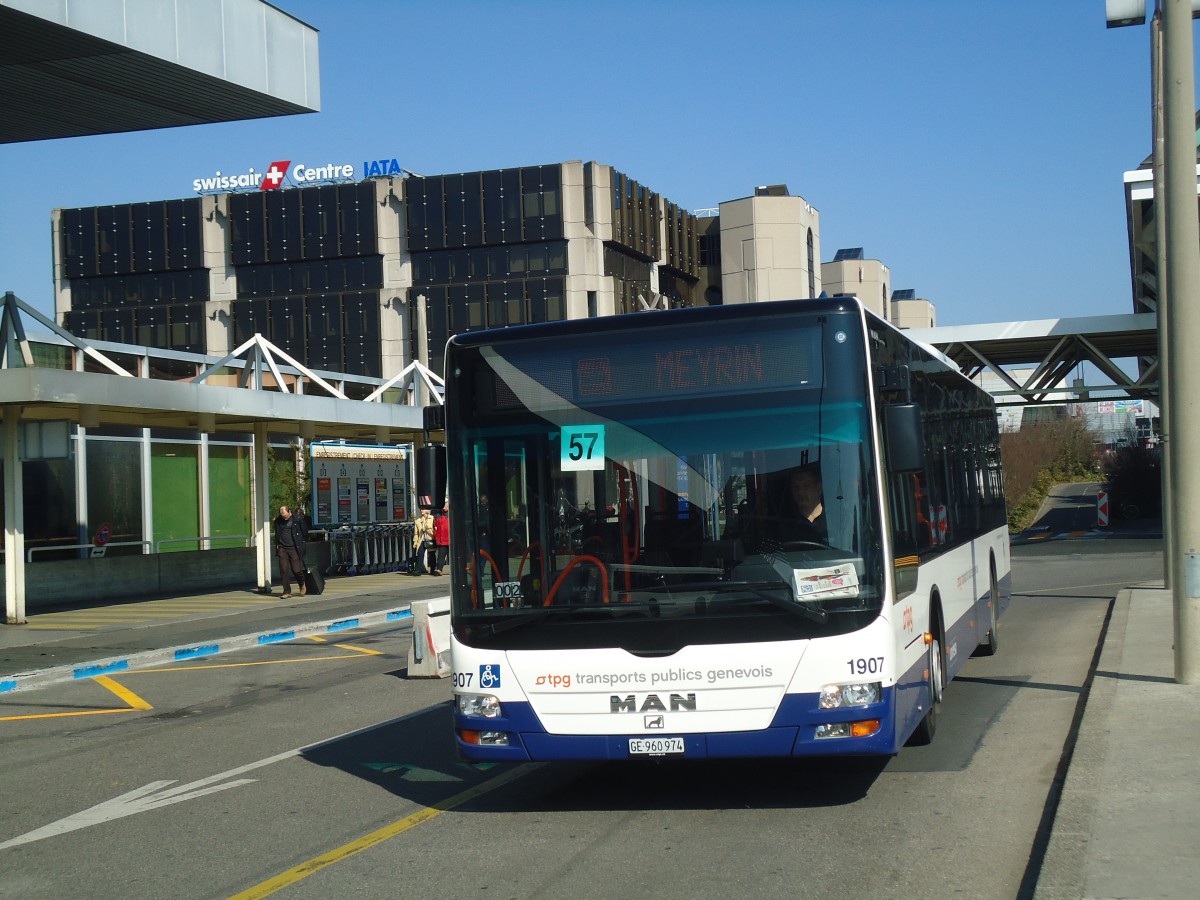 (138'247) - Globe-Limo, Gen�ve - Nr. 1907/GE 960'974 - MAN am 9. M�rz 2012 in Gen�ve, A�roport