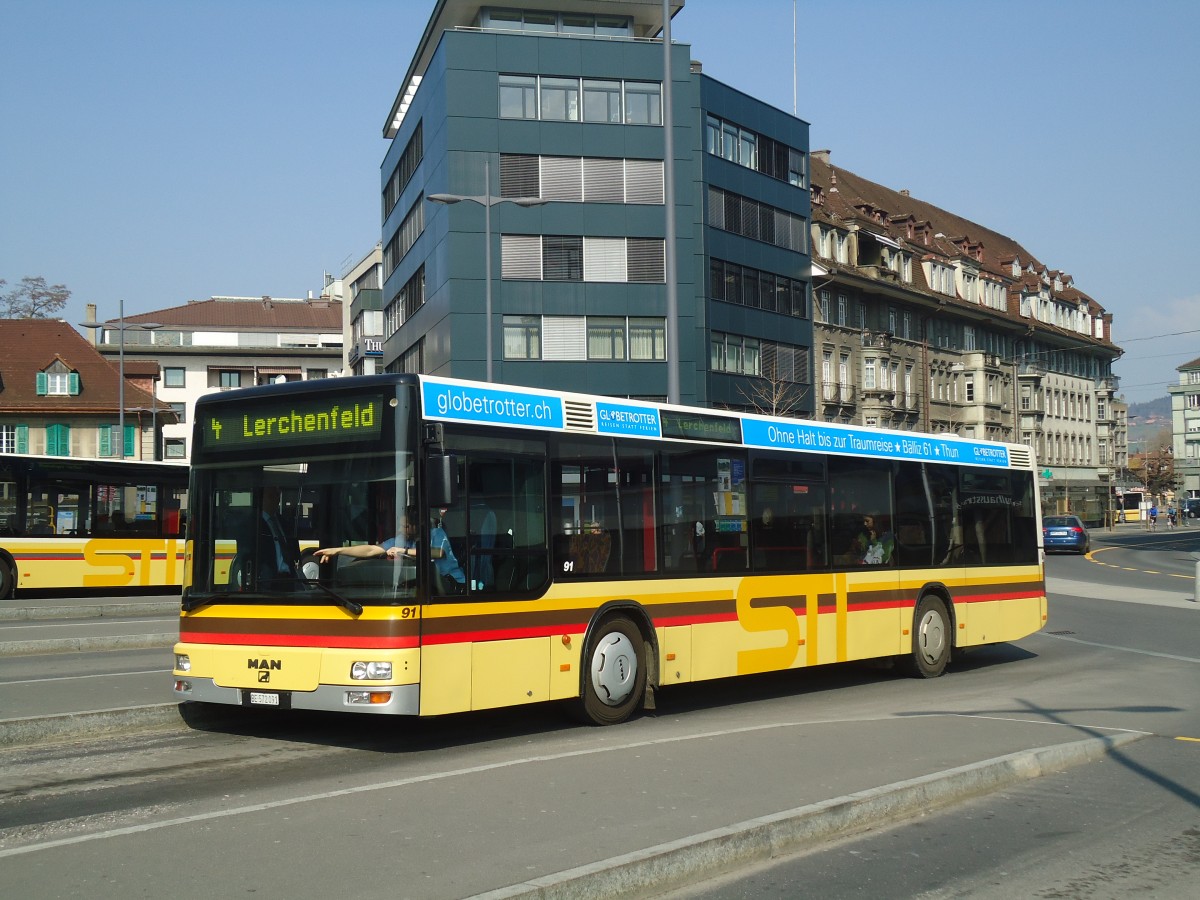 (138'400) - STI Thun - Nr. 91/BE 572'091 - MAN am 25. M�rz 2012 beim Bahnhof Thun
